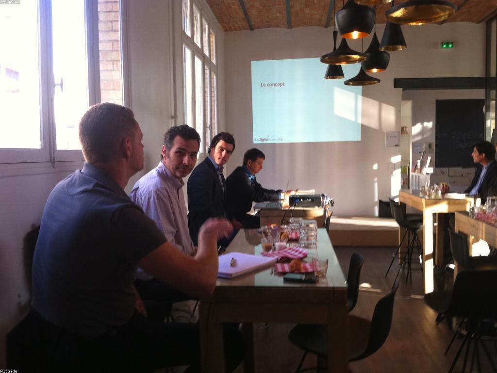 ការយល់ដឹងពីអ្នកជំនាញក្នុងវិស័យទីផ្សារ