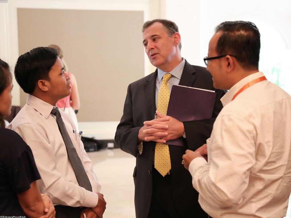 មកពីអ្នកជំនាញ: វិស័យនឹងការអភិវឌ្ឍន៍