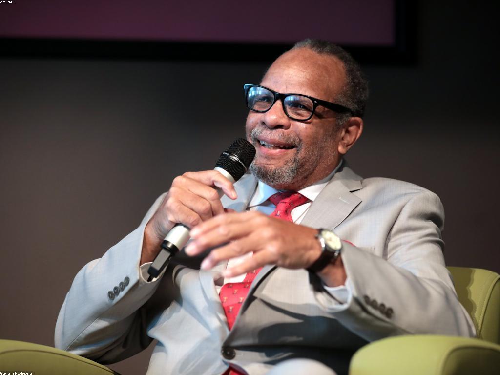 អត្ថបទពិសេស៖ ការពិពណ៌នានិងសារៈសំខាន់